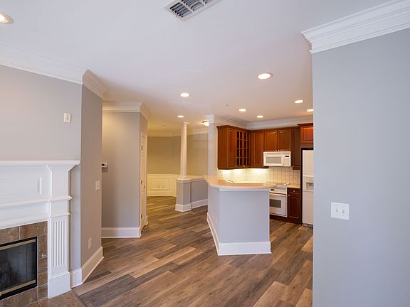 3rd image of 4100 Paces Walk SE Unit 2110