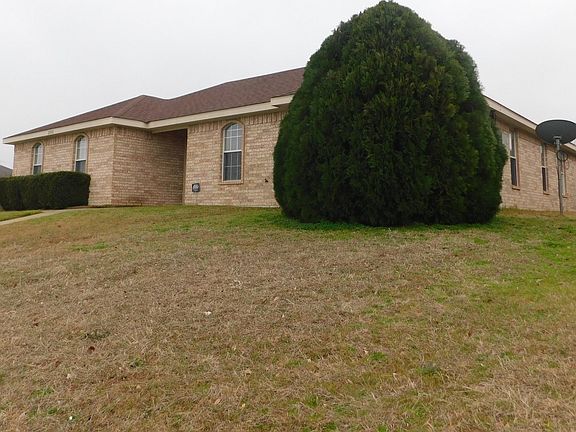 3rd image of 2800 Wesley Dr