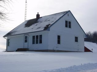 517 W Menzemer Rd, Elizabeth, IL 61028