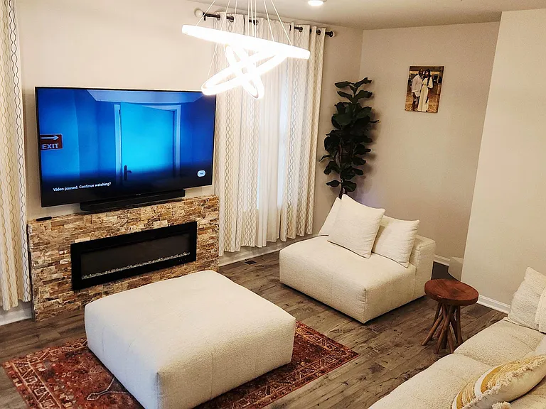 422 Constellation Ln — Photo 3