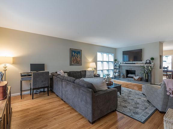 3rd image of 600 Charles Ave