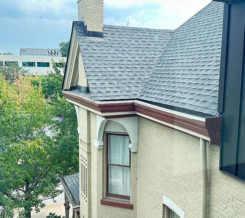 1st image of 275 S Limestone St #305