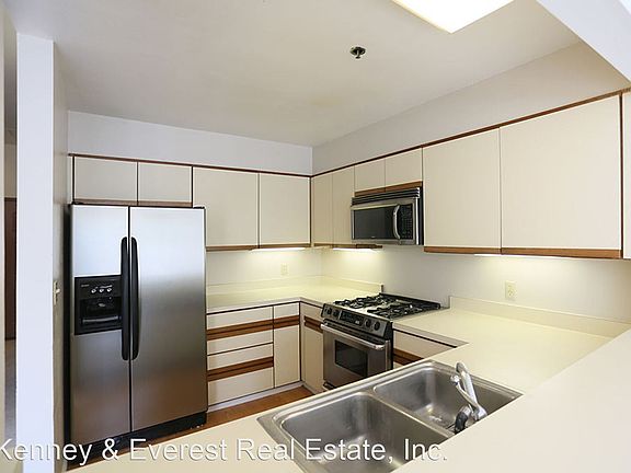 5th image of 1626 Lombard St APT 2