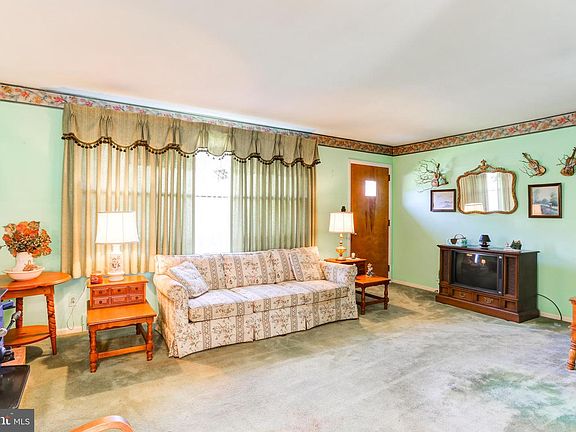 3rd image of 122 Diller Rd