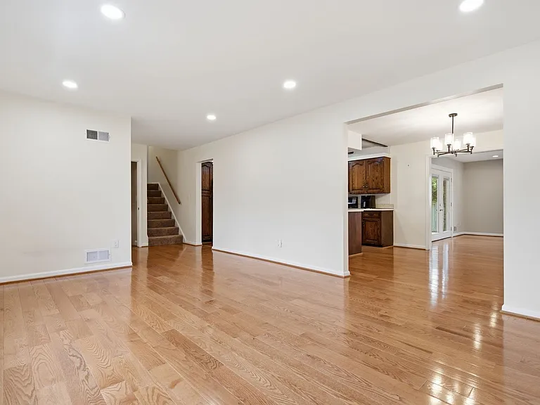 2521 Shanandale Dr — Photo 6