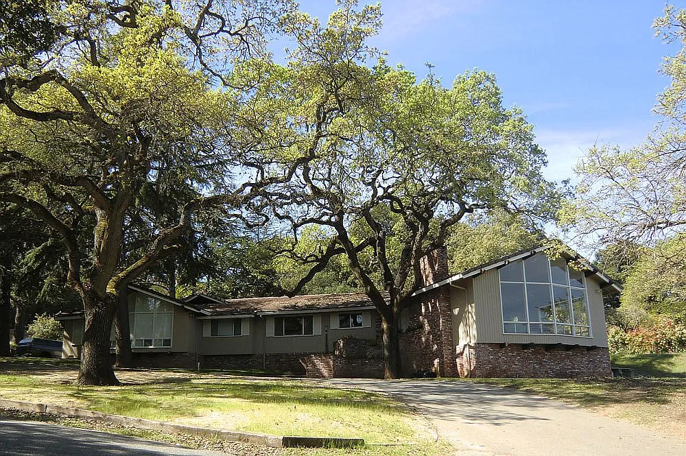 23260 Ravensbury Ave photo 1