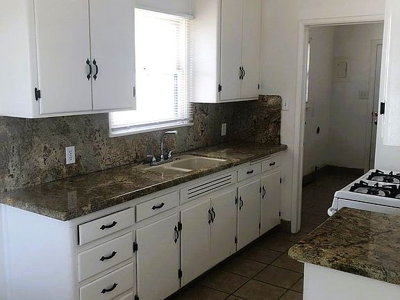 4th image of 2110 Carrere St