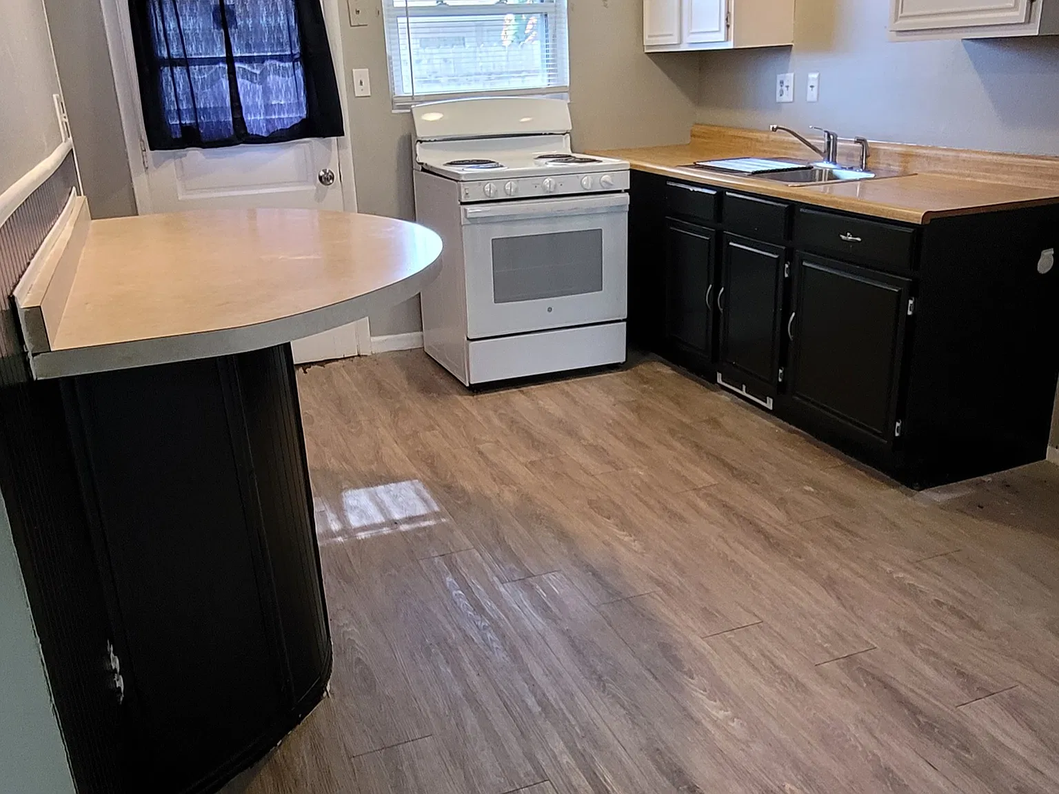 2 bed, 728 sqft, $1,000 — Photo 3