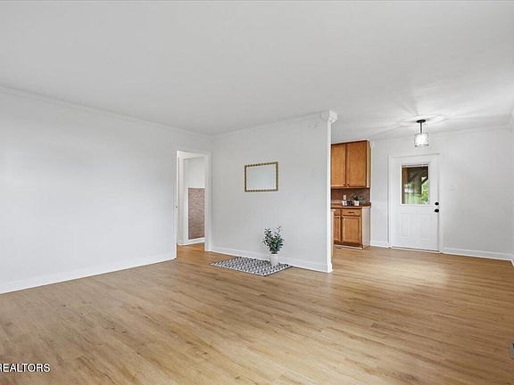 4th image of 7214 Thorn Grove Pike