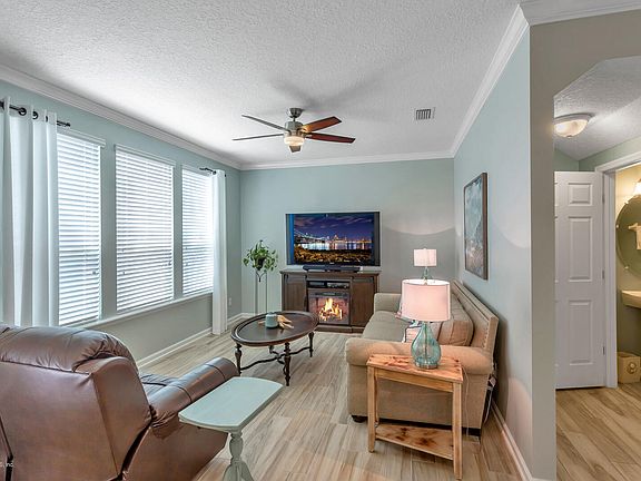 3rd image of 160 Richmond Dr