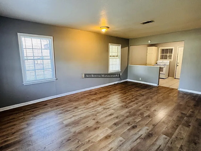 4478 Dallas Ave — Photo 5