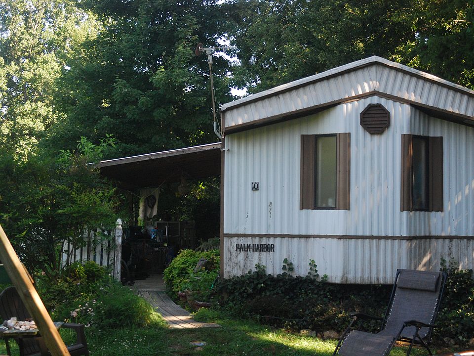 2nd image of 12 Wells Dr