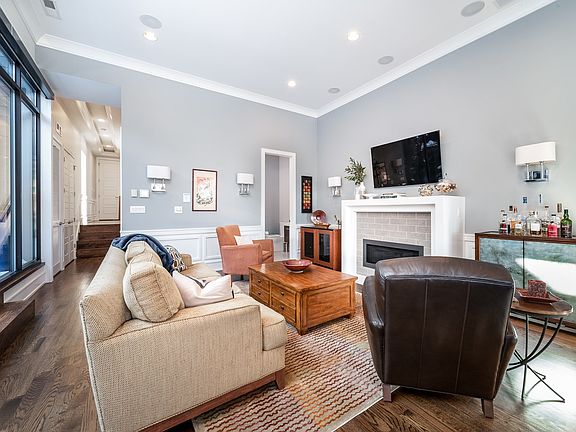2nd image of 3820 N Ashland Ave