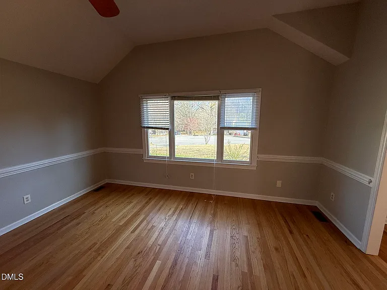 405 Avent Cir — Photo 3