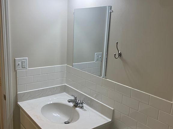 5th image of 131 E 3rd St