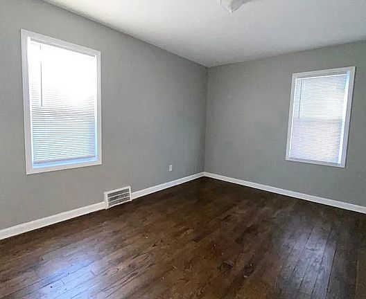 4th image of 11831 Beaconsfield Ave