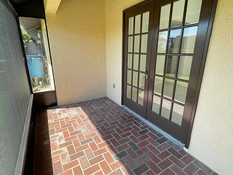 613 Manatee Dr — Photo 29