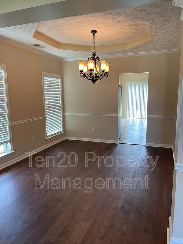 4 bed, 2.5 bath, 2637 sqft, $2,100 — Photo 3