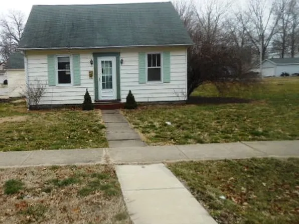 890 N 3rd St, Breese, IL 62230
