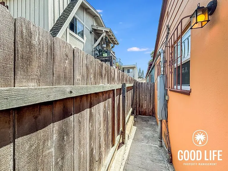 4453 48th St — Photo 16