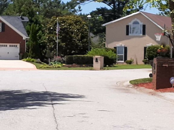 4th image of 171 Livingston Ct