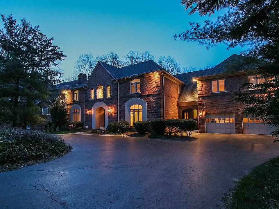 2nd image of 612 Live Oak Dr