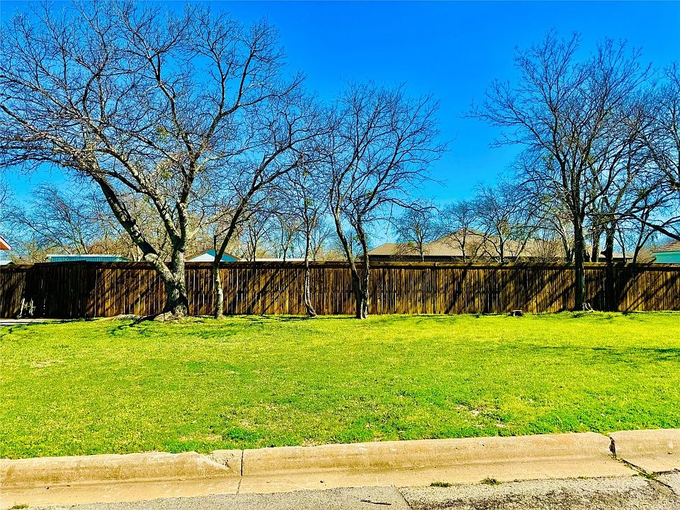 1st image of 304 Hallvale Dr