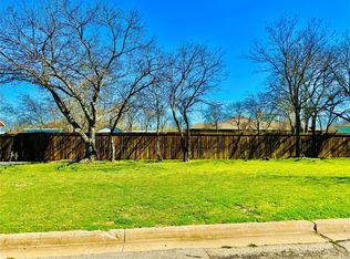 304 Hallvale Dr, White Settlement, TX 76108