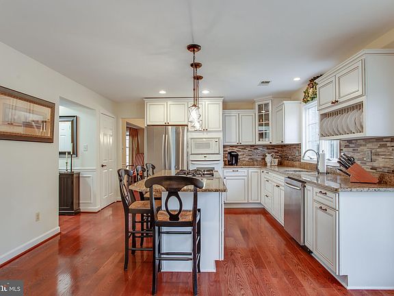5th image of 14 Winterberry Ct