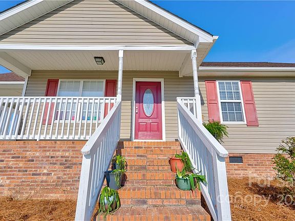3rd image of 154 Autumn Woods Dr