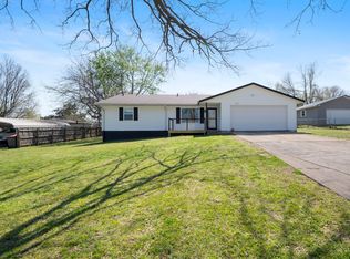 1029 Red Bud Dr, Grove, OK 74344