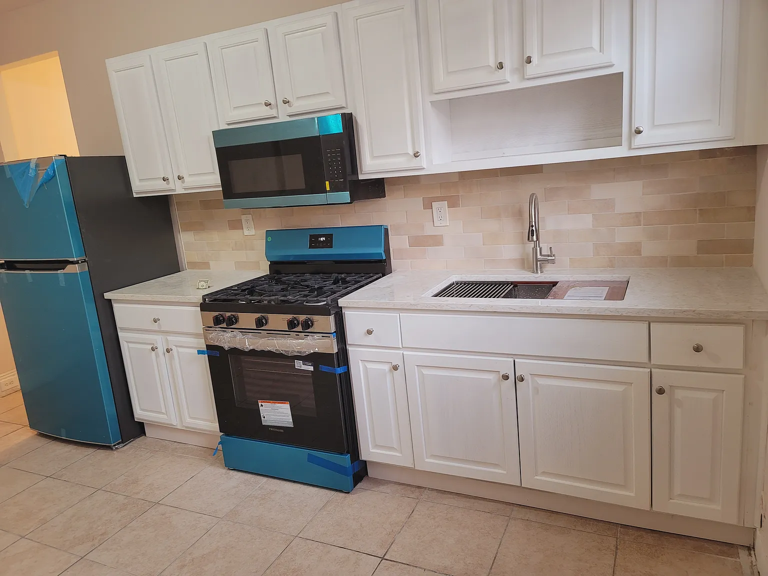 2 bed, 700 sqft, $1,900 — Photo 2