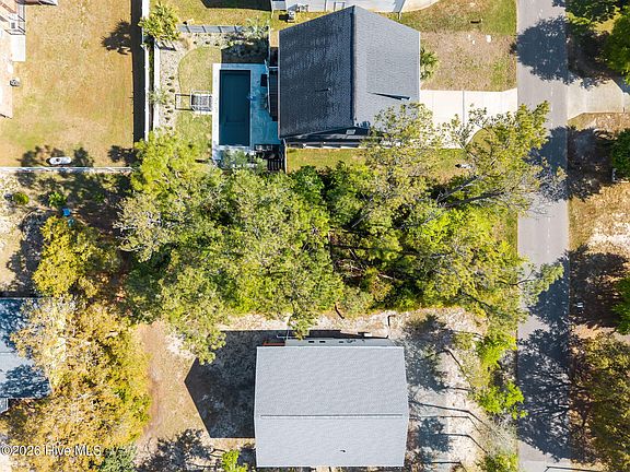 4th image of 303 NE 61st Street