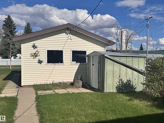 3rd image of 5121 52nd St