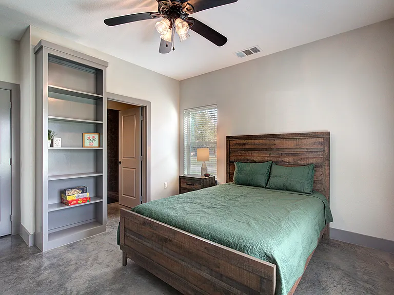 604 Maple St #2 — Photo 33