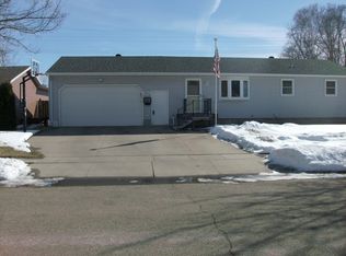 1114 Northview Ln, Aberdeen, SD 57401