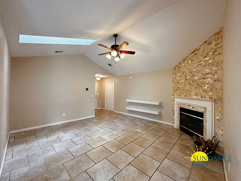 634 Jerrells Ave — Photo 3