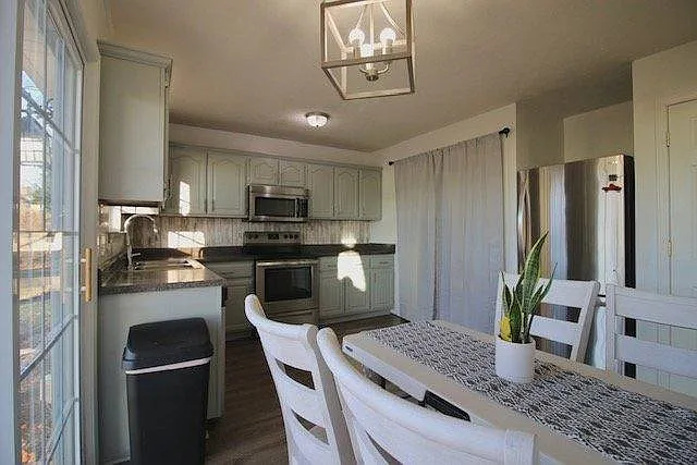 150 Cora St — Photo 7
