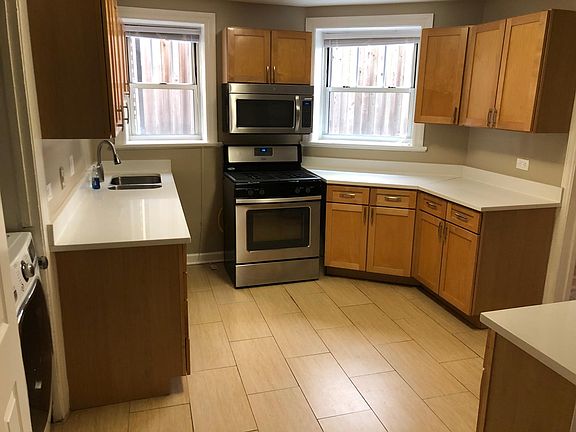 4th image of 5625 N Kenmore Ave
