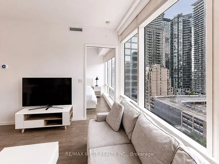 1 Bloor St E #1007 — Photo 9
