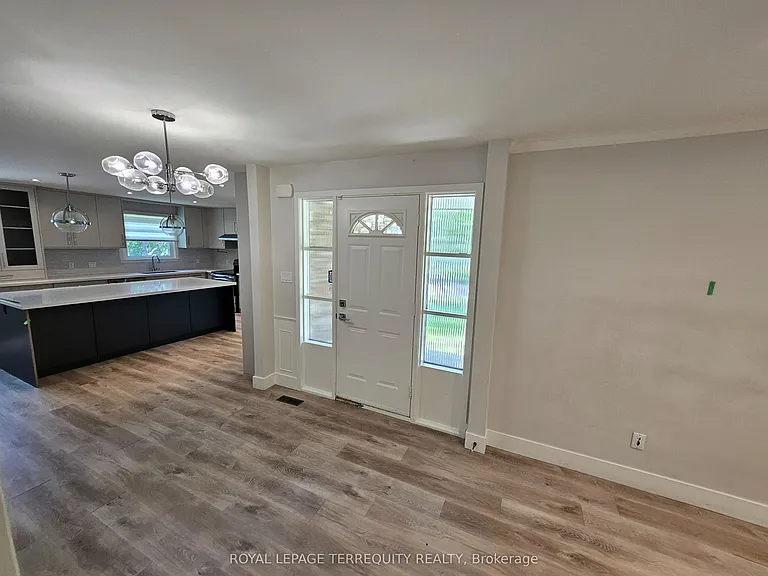 2067 Obeck Cres — Photo 17