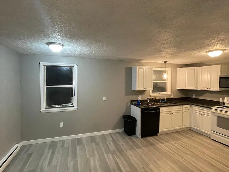 631 Charlton St — Photo 4