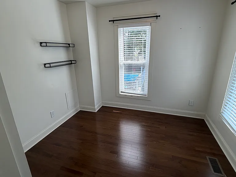 1262 Indianola Ave — Photo 22
