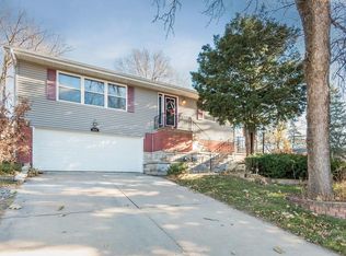 925 Westwood Dr NW, Cedar Rapids, IA 52405