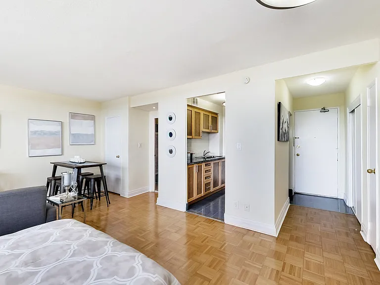 101 Cosburn Ave #104 — Photo 31