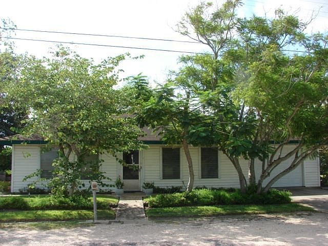 1st image of 921 E Washington Ave