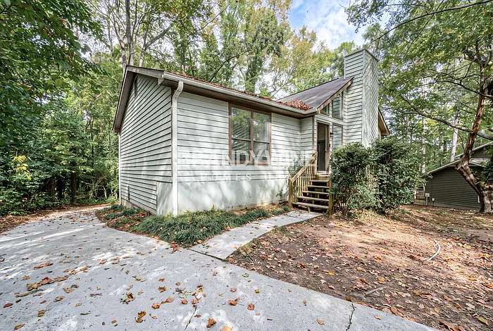 3 bed, 2.0 bath, 1605 sqft, $2,040 — Photo 2