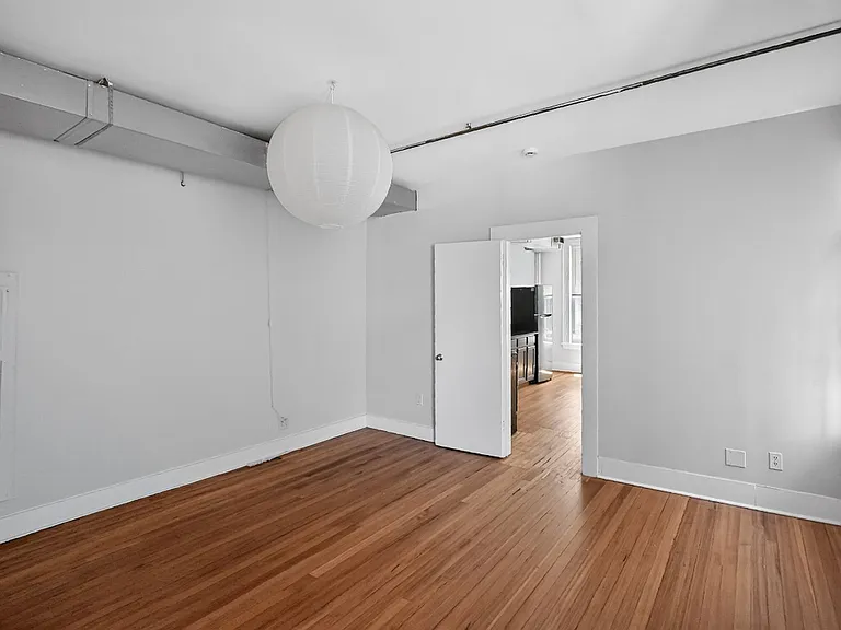 271 Crown St — Photo 14