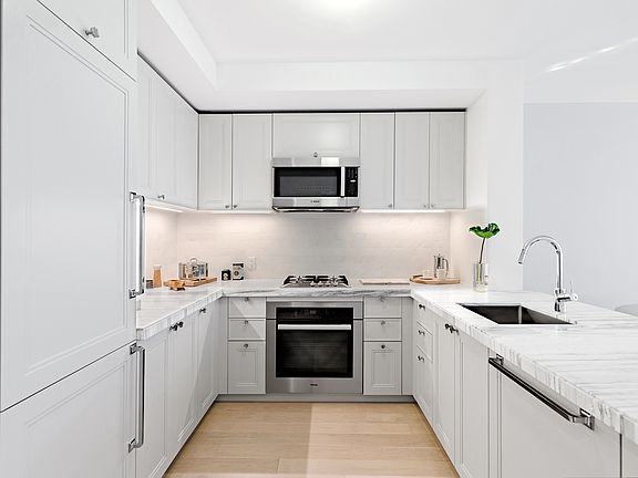 3rd image of 389 E 89th St APT 3C
