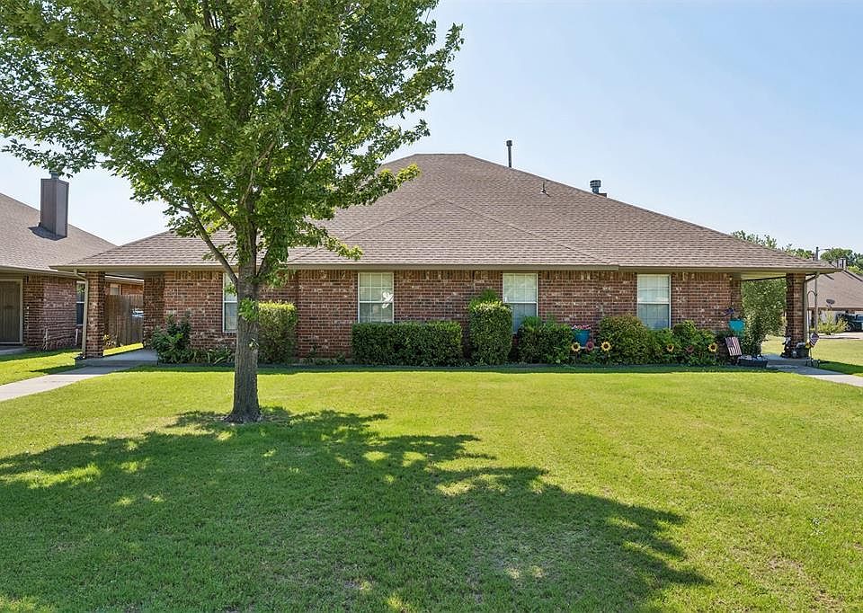 1st image of 400 N Willowood Dr #400
